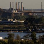 Vista de una planta de energía en East Rutherford, Nueva Jersey (Estados Unidos)