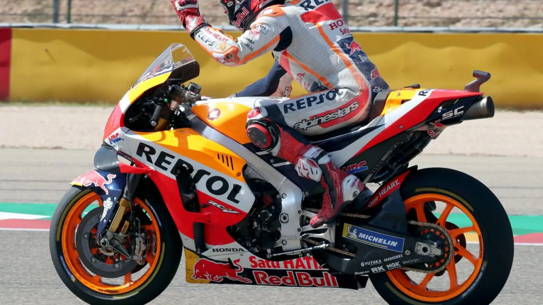 Márquez celebra su sexto triunfo de la temporada y acaricia el mundial de MotoGP/ Efe