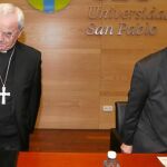 El nuncio apostólico en España Renzo Fratini, junto a Carlos Romero, presidente de la ACdP y del CEU