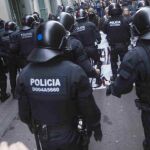 Los Mossos d'Esquadra en una operación policial en Barcelona.
