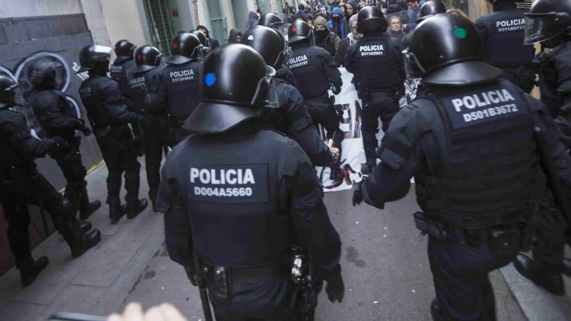Los Mossos d'Esquadra en una operación policial en Barcelona.
