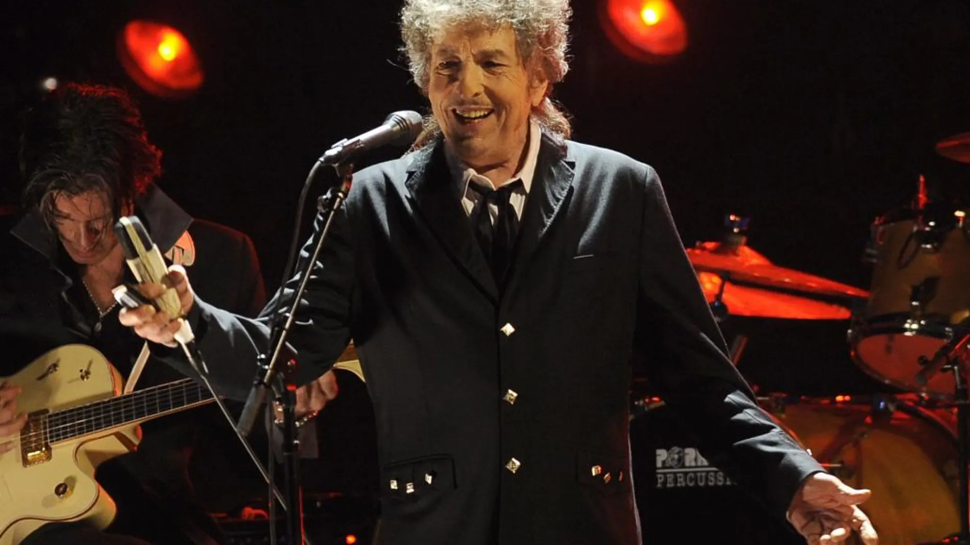 Bob Dylan acudirá a Estocolmo para recoger el Nobel