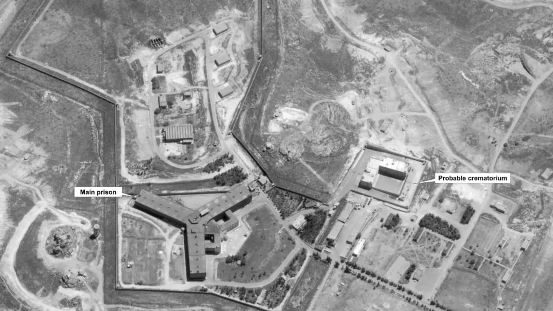 Imagen difundida por el Departamento de Estado que muestra edificios que podrían ser la cárcel de Daisnaya y el edificio convertido en un crematorio.
