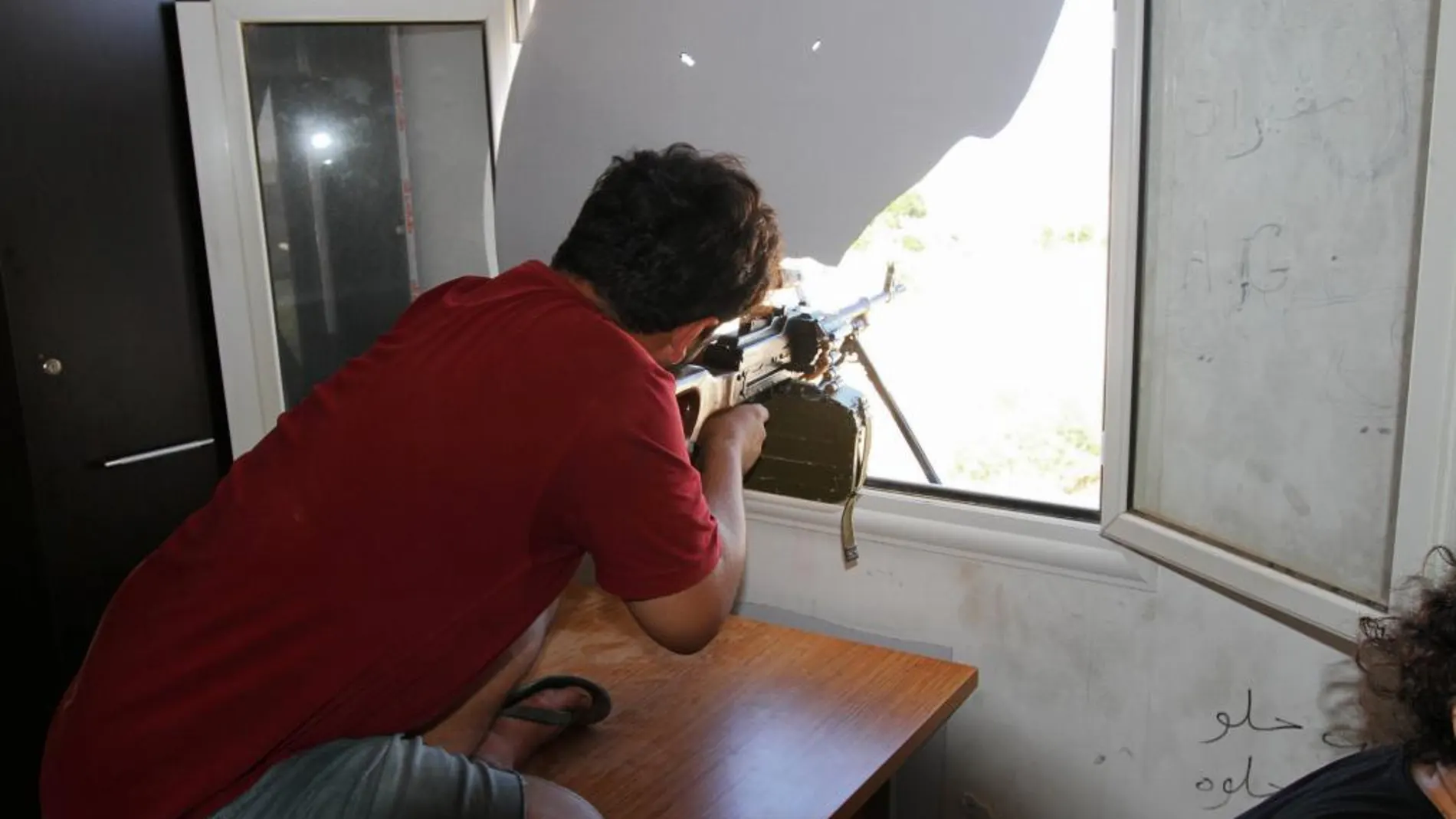 Un franco tirador libio durante la batalla de Sirte