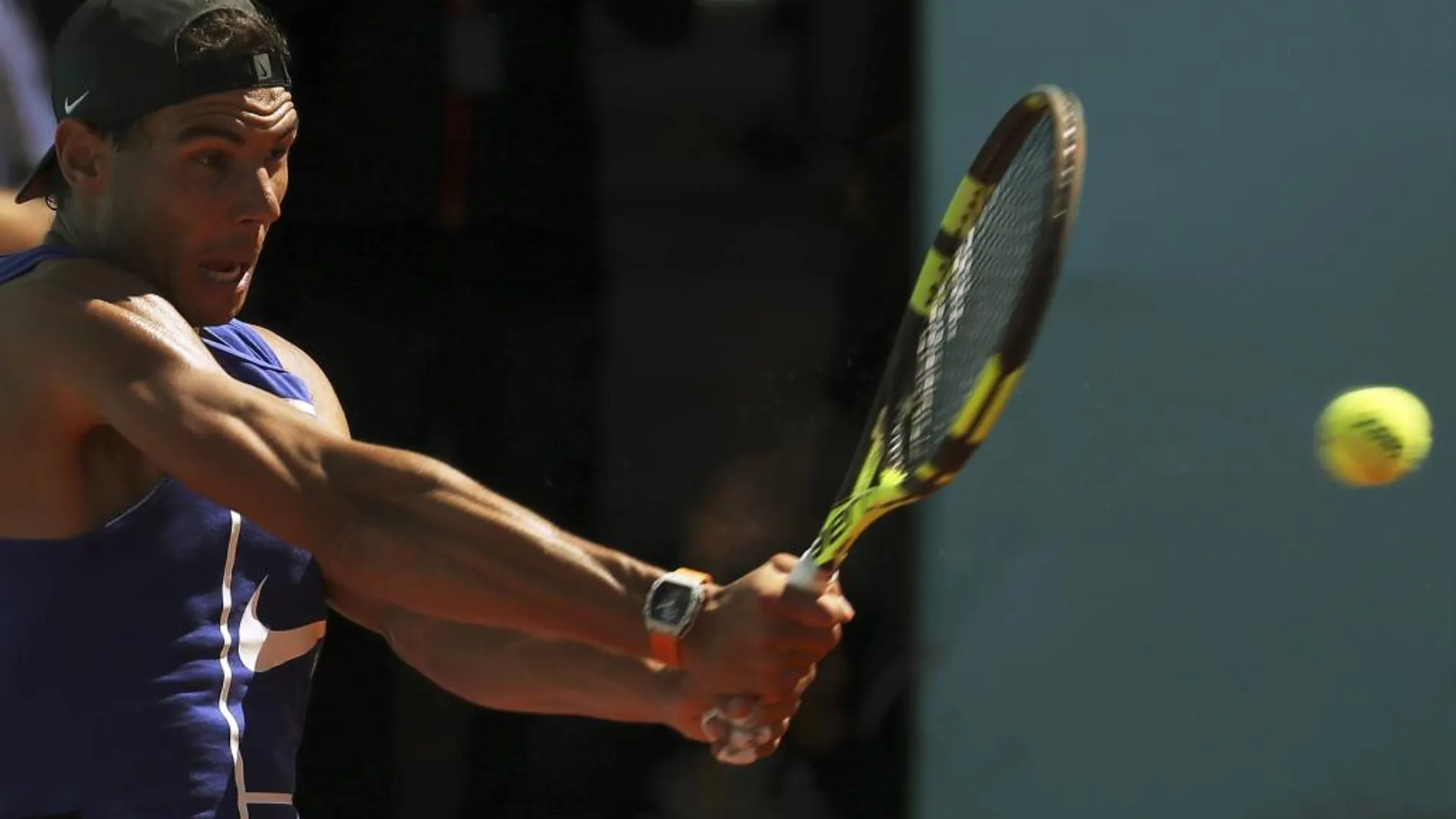 El tenista español Rafael Nadal, durante un entrenamiento en la Caja Mágica de cara a su participación en el Mutua Madrid Open