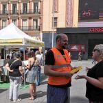 La campaña publicitaria de «Madrid Decide» llevó una caravana informativa a todos los distritos. En la imagen, en la plaza de Callao