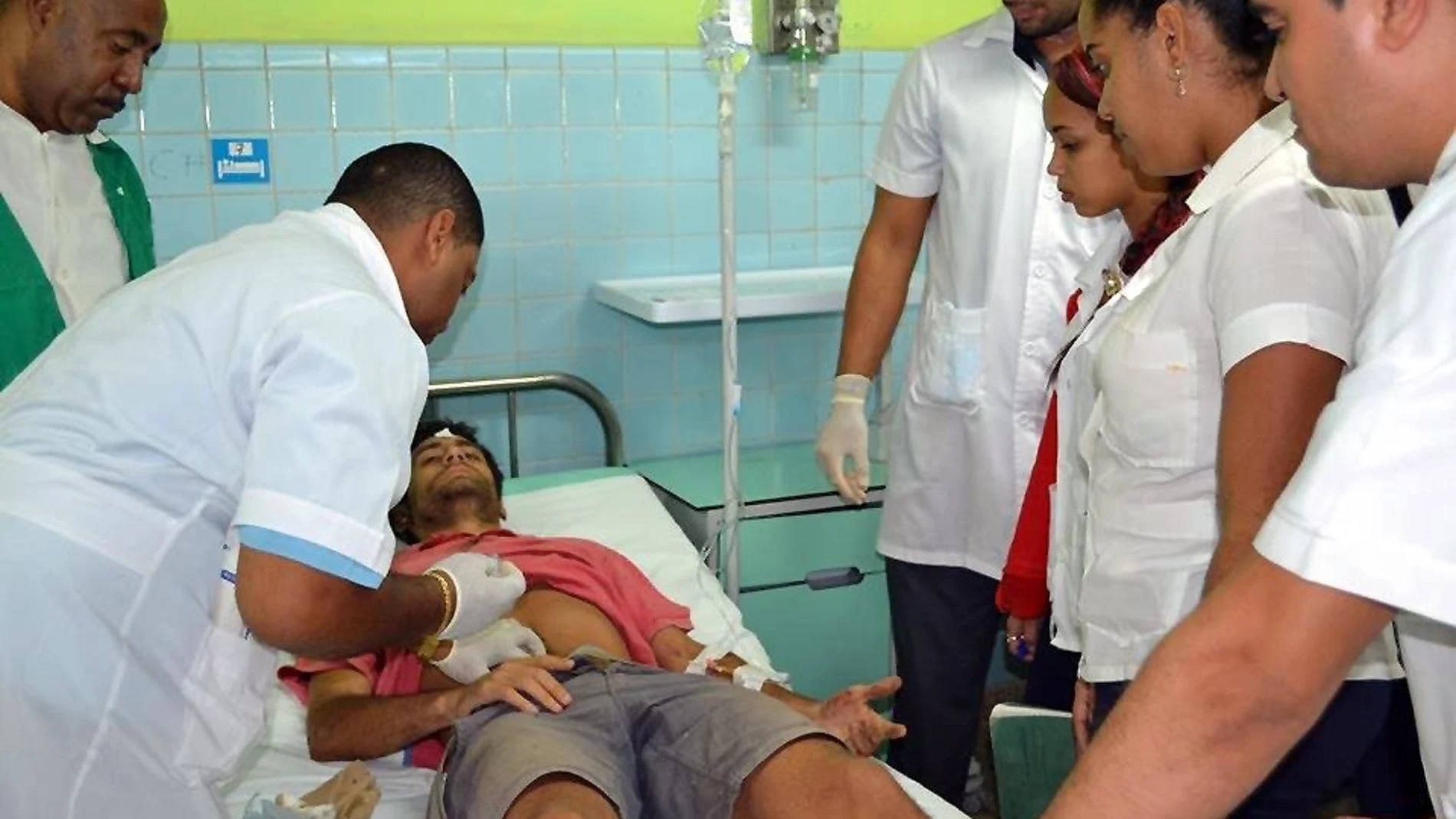 Uno de los herido en el accidente en la provincia de Guantánamo (Cuba)/Foto: Efe