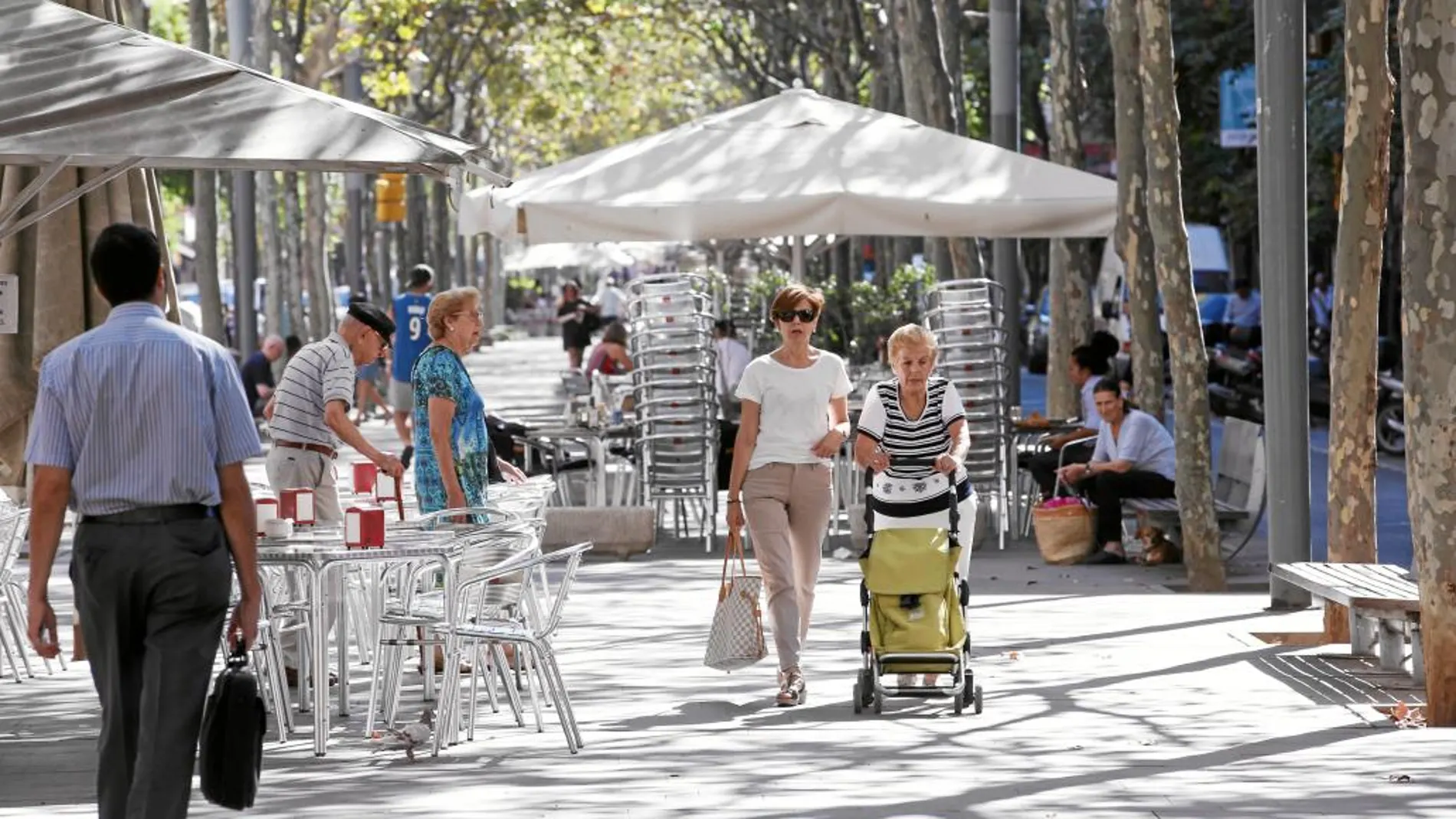 La nueva ordenación de terrazas de Fabra i Puig y Onze de Setembre permite un máximo de 12 mesas por local