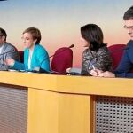Causapié, portavoz del PSOE, ofreció ayer una rueda de prensa acompañada de dos compañeros