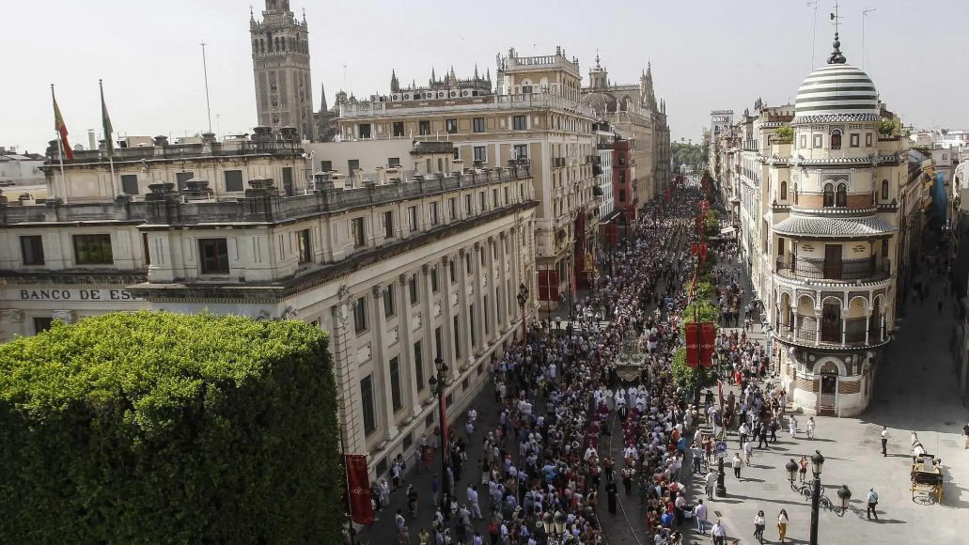 Devoción, arraigo y más altares, pero menos público