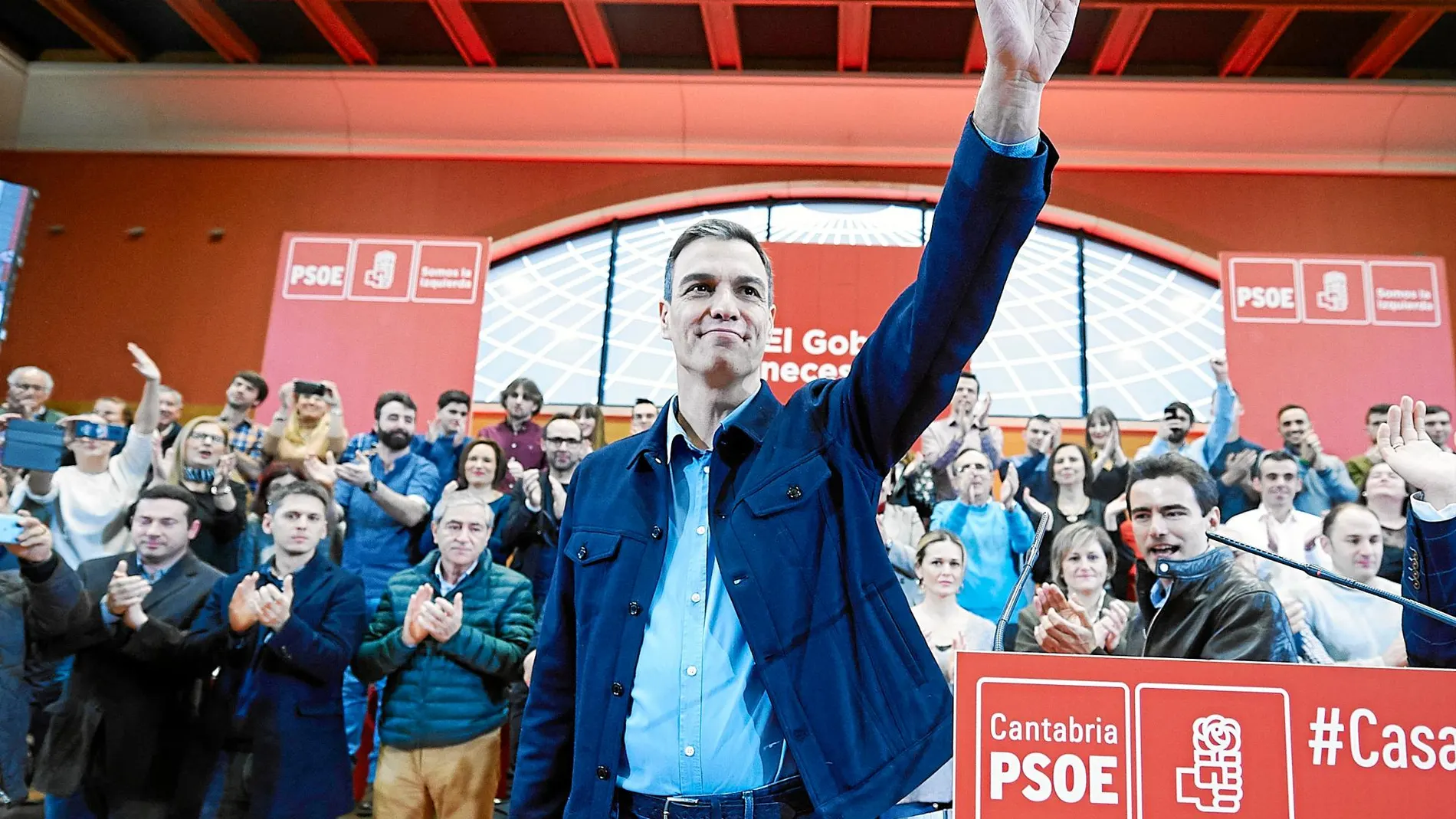 Pedro Sánchez acudió ayer a un acto de su partido en Santander y allí aprovechó la oportunidad para criticar la manifestación de Colón