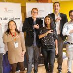 Esperanza Vázquez y Eduardo Carazo junto a los universitarios premiados