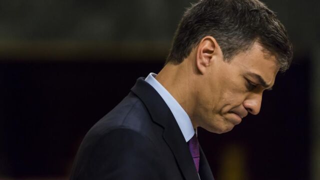 Sánchez se blinda y reunirá a sus ministros tras la crisis de la tesis