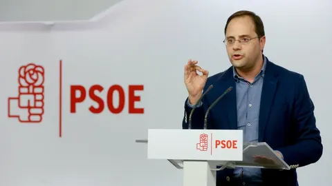 César Luena, durante la rueda de prensa ofrecida esta tarde.