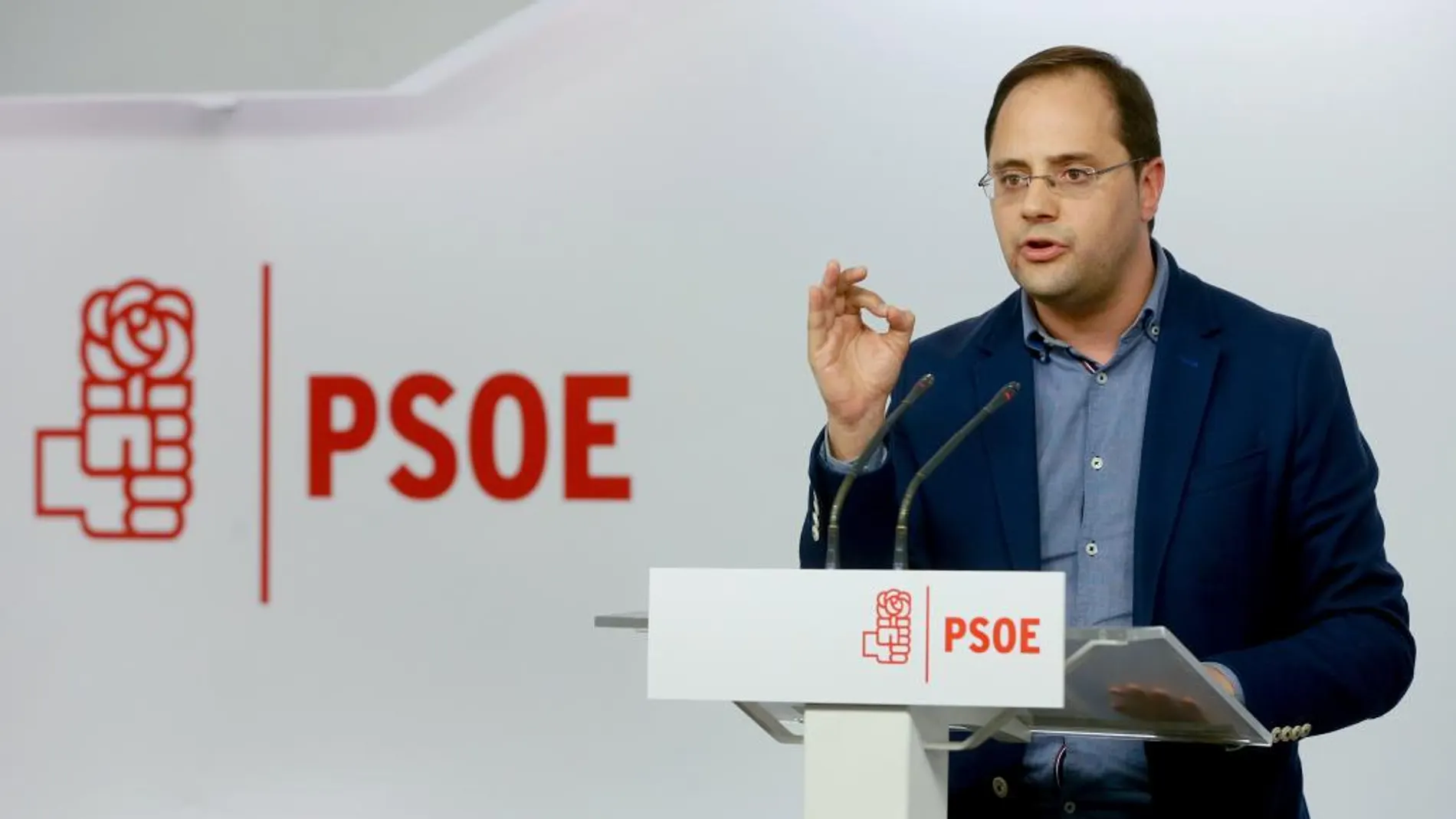 César Luena, durante la rueda de prensa ofrecida esta tarde.