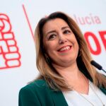 La secretaria general del PSOE-A, Susana Díaz, ha anunciado hoy en rueda de prensa en Sevilla que se quedará al frente del partido para liderar la oposición