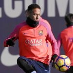 Neymar, en el último entrenamiento del Barcelona
