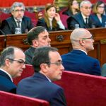 Oriol Junqueras, Jordi Turull, Josep Rull y Jordi Sánchez, en la imagen en una sesión del juicio, deberán pedir permiso al tribunal si quieren participar en la campaña de las generales
