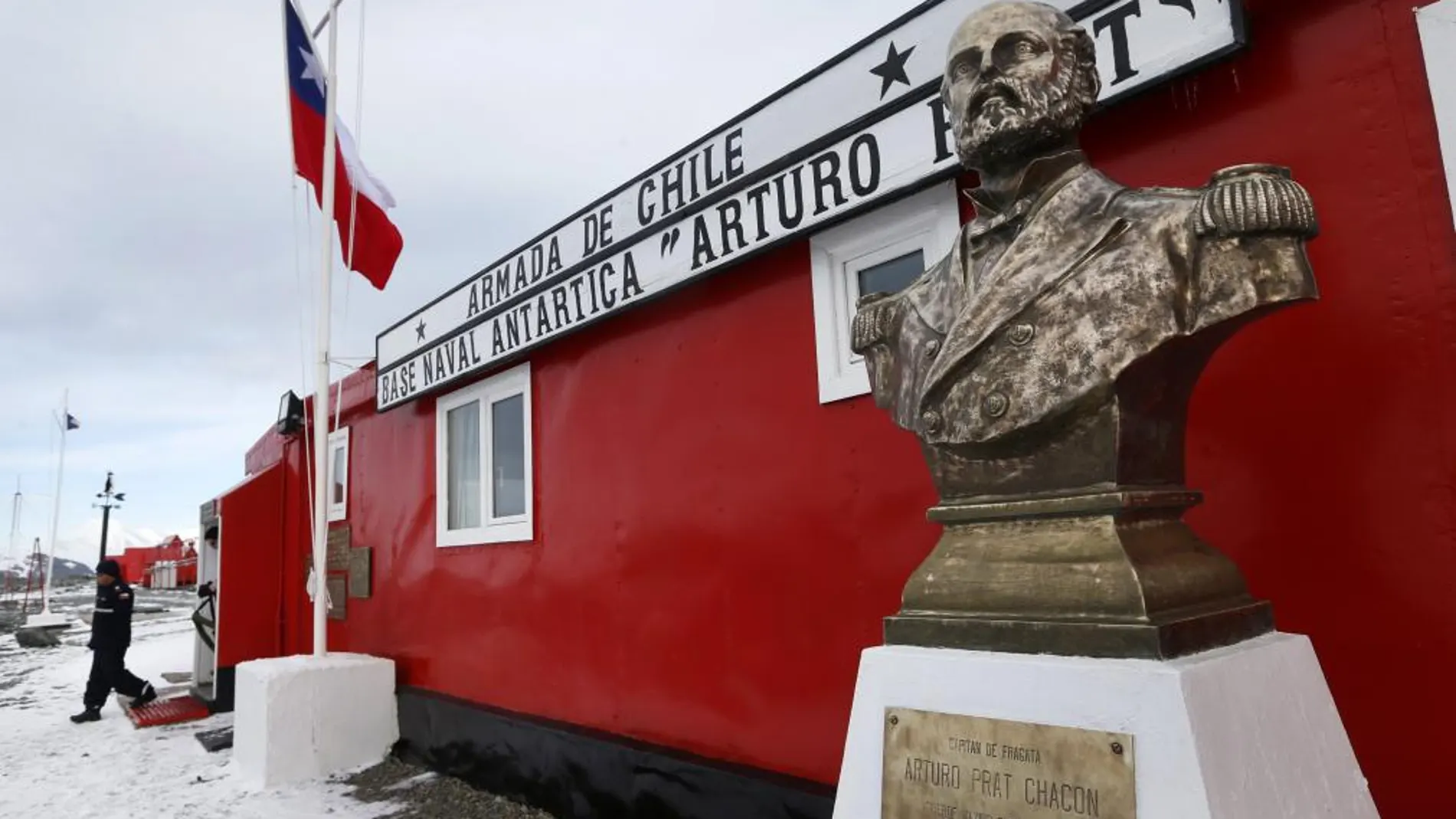 Base naval chilena Arturo Prat ubicada en la Isla Rey Jorge, en el archipiélago de las Islas Shetland del Sur (Antártida).