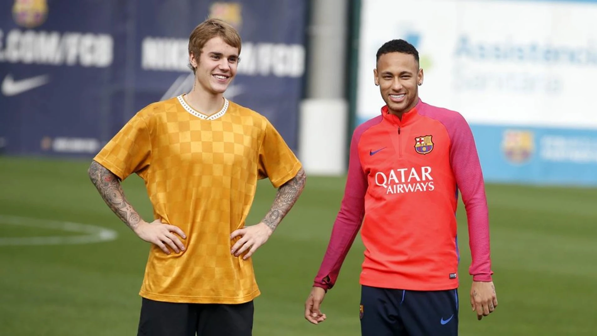 Justin Bieber ha jugado un rato al fútbol con alguna de las estrellas del Barcelona