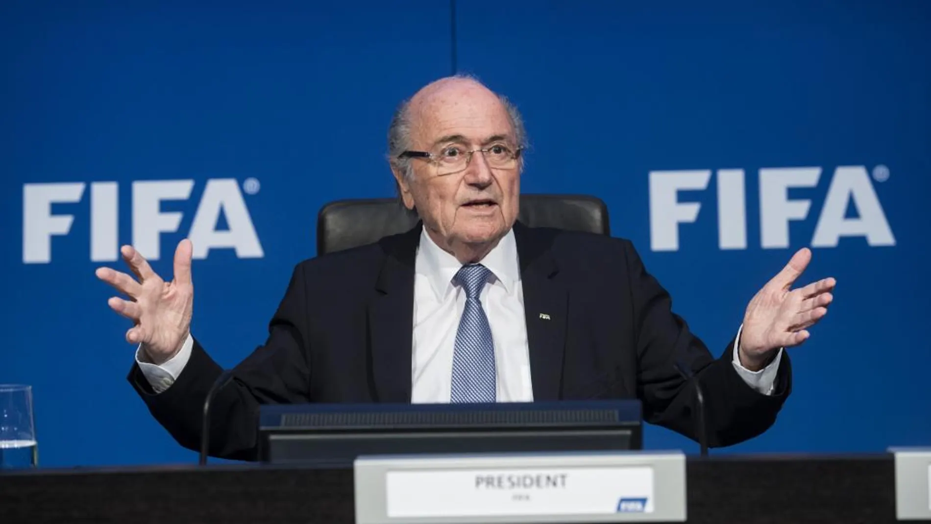 Blatter estará suspendido durante 90 días