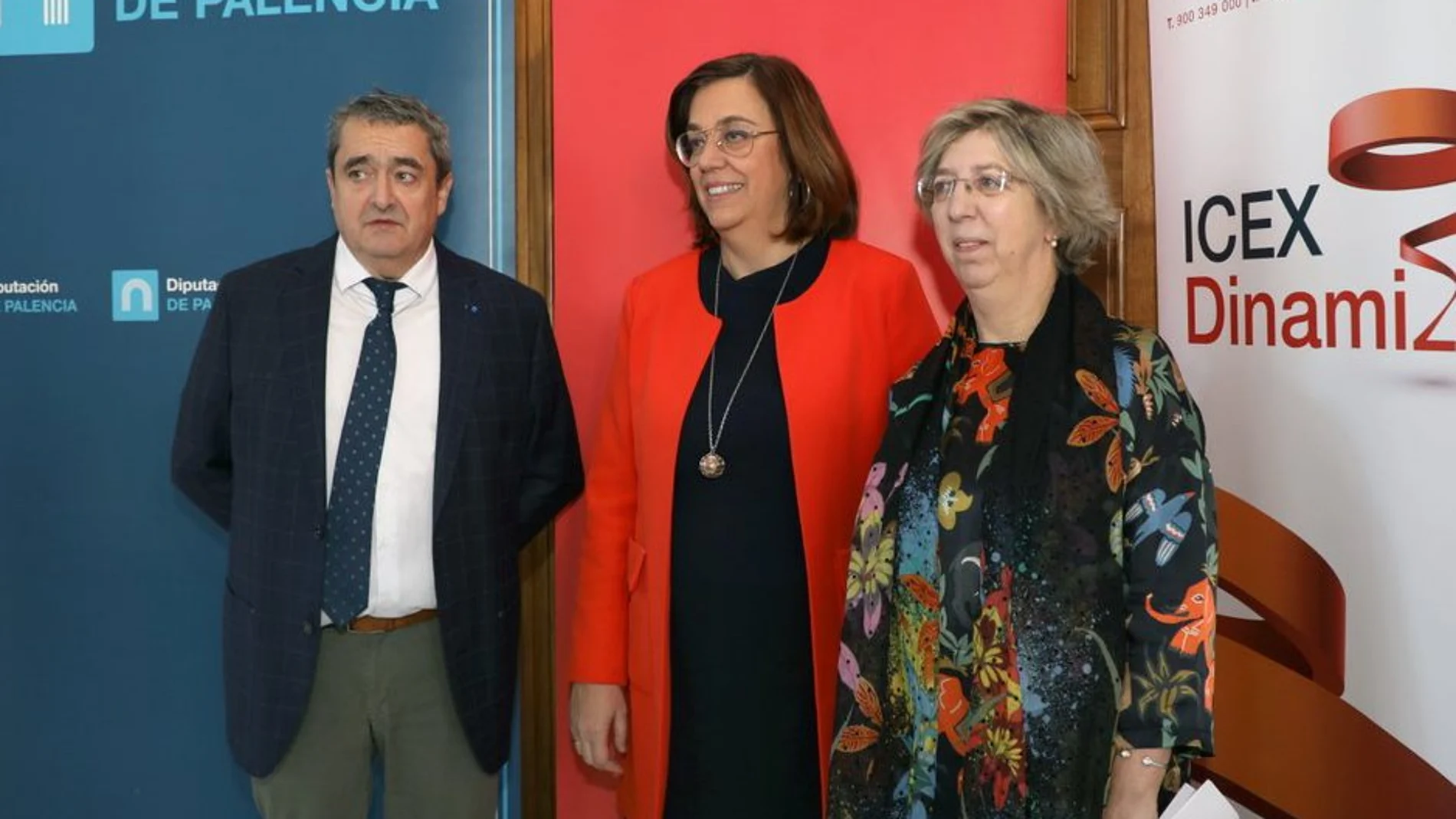La presidenta de la Diputación de Palencia, Ángeles Armisén, junto a la directora territorial del ICEX, Isabel Clavero