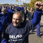 Chaves y Rodríguez Zapatero prometieron a los trabajadores de Delphi tras el cierre de la fábrica en 2007 que les ayudarían. La Cámara de Cuentasa señaló graves irregularidades en las ayudas para la formación a los ex de Delphi / Foto: Efe