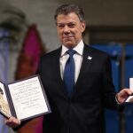 El presidente de Colombia, Juan Manuel Santos, ha recibido en Oslo el premio Nobel de la Paz