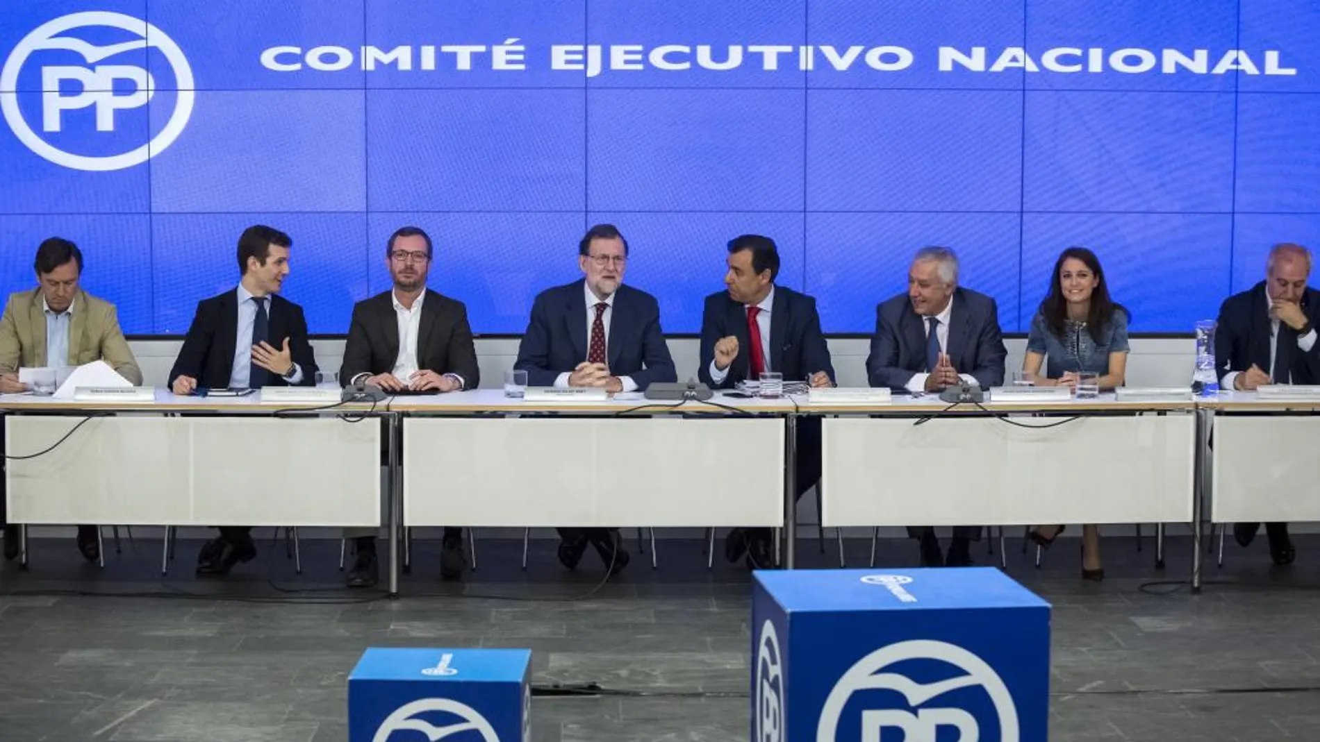 El líder del Partido Popular, Mariano Rajoy (c), preside la reunión del Comité Ejecutivo del Partido celebrada hoy.