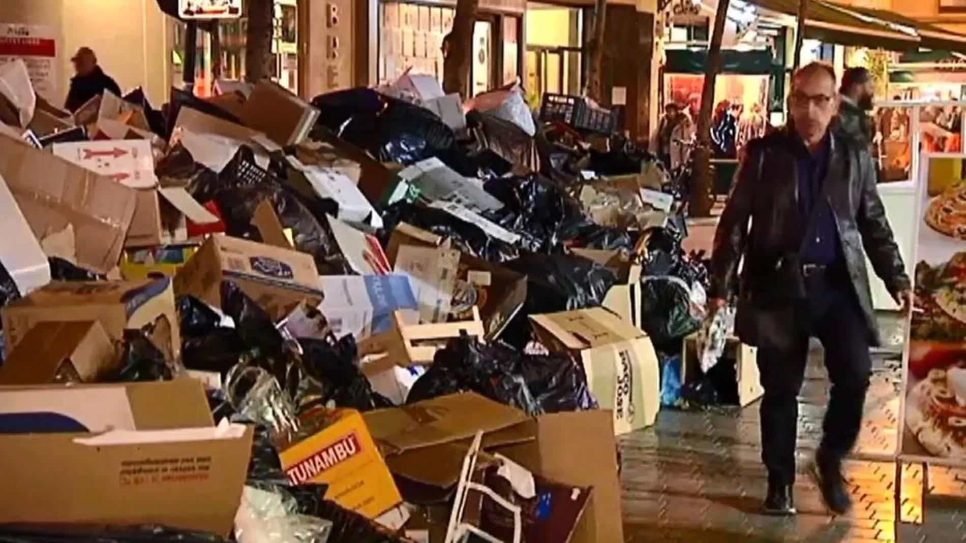 Las calles de Málaga acumulan más de 3.000 toneladas de basura