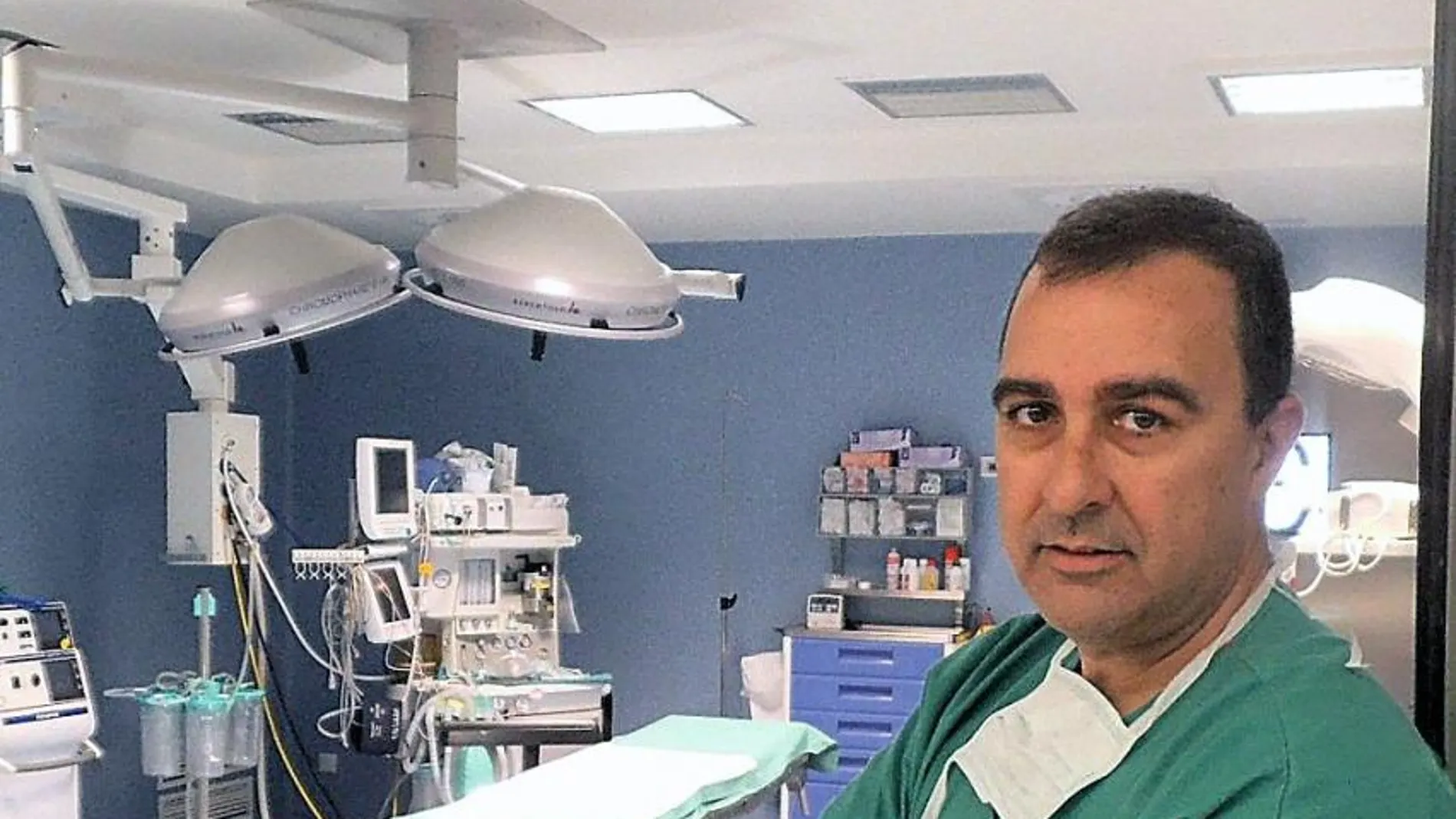 Dr. Miguel Ángel Toledo Romero/ Jefe de Servicio de Cirugía Ortopédica y Traumatología del Hospital Quirónsalud Campo de Gibraltar,  Los Barrios (Cádiz)