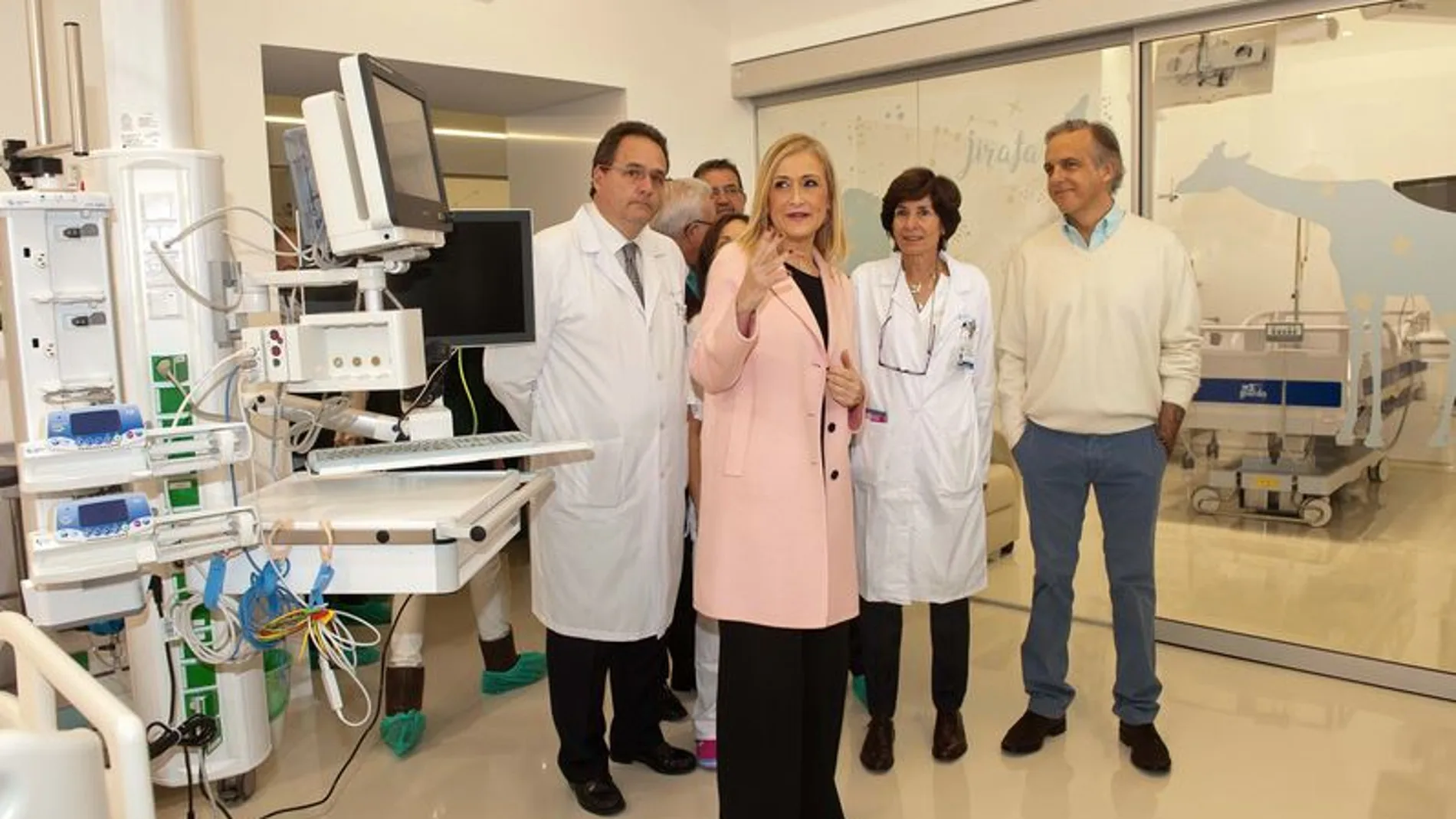 Cristina Cifuentes en la inauguración de la nueva UCI