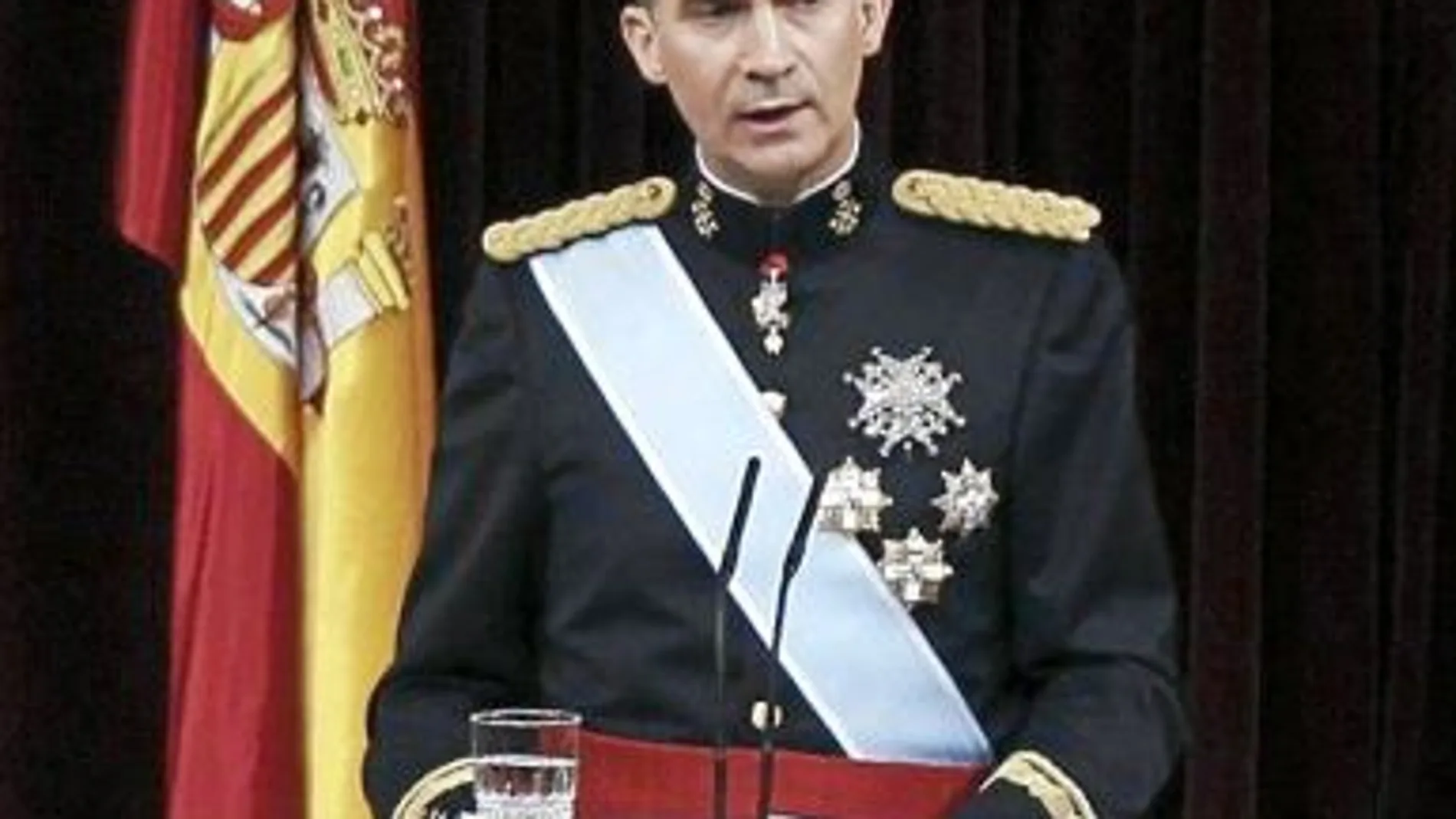 Don Felipe VI jura la Constitución el 19 de junio de 2014 en el Congreso