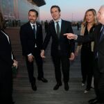 El presidente del PP, Pablo Casado, junto al director general de CyLTV, Eduardo Álvarez; la consejera de Economía y Hacienda, Pilar del Olmo; la consejera delegada de Edigrup, Adriana Ulibarri y el presidente de Promecal, Antonio Méndez Pozo a su llegada a la gala del X Aniversario de la cadena autonómica
