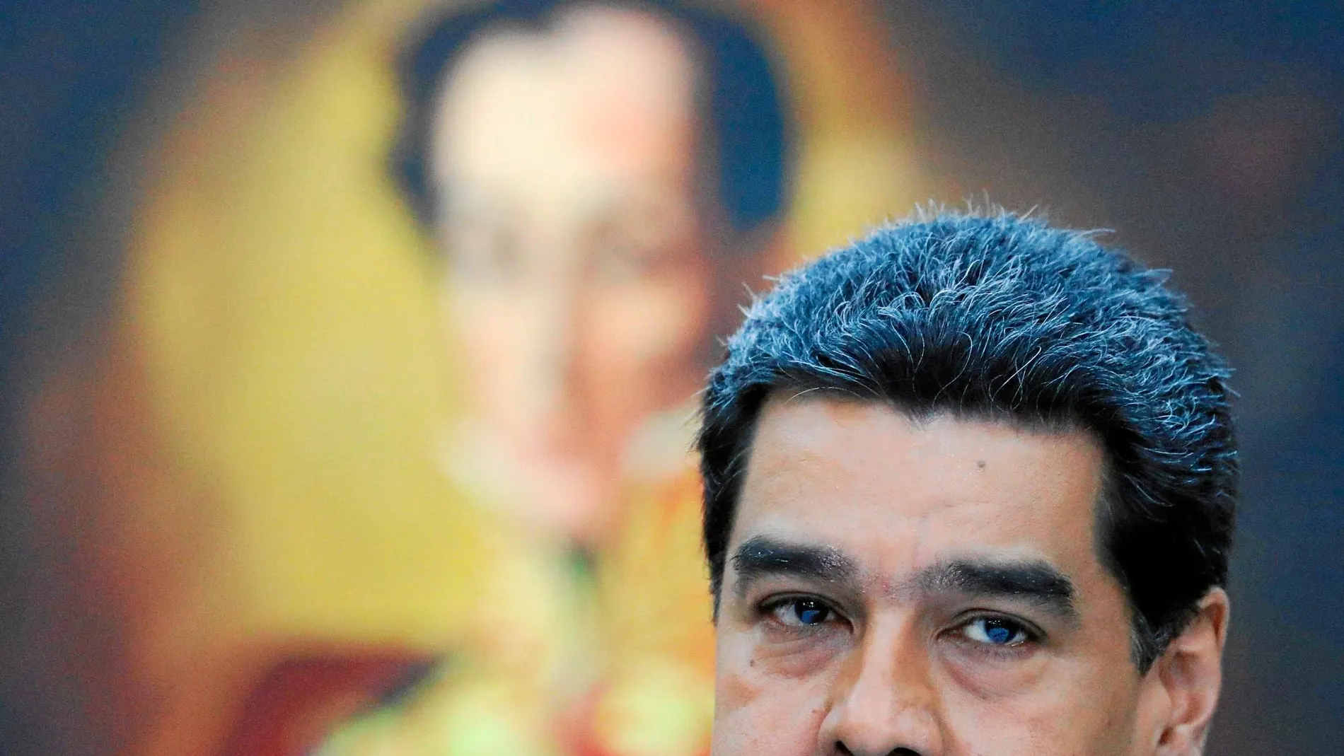 Nicolás Maduro, junto a un retrato de Bolívar durante una rueda de prensa ayer en Caracas
