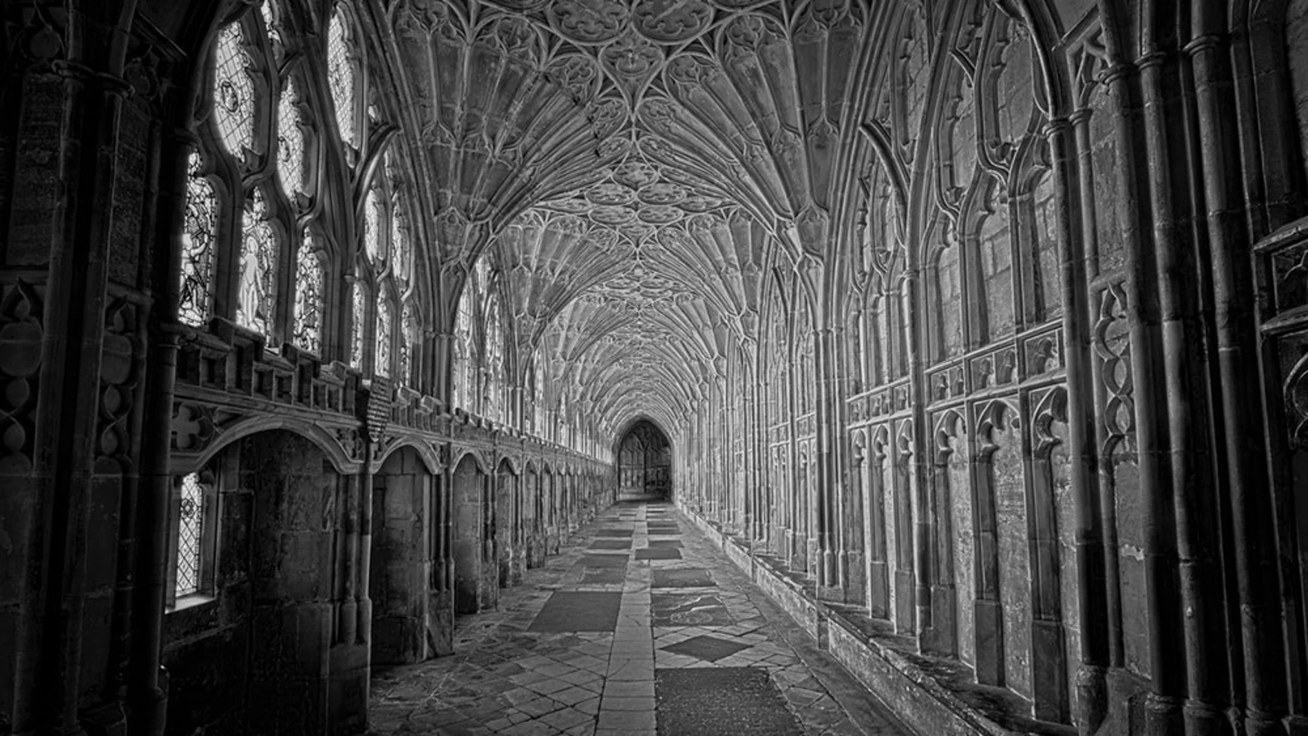 Ejemplo de «fuga» arquitectónica en una galería de la catedral de Gloucester, Inglaterra