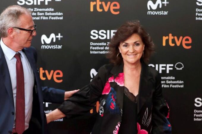 La vicepresidenta del Gobierno, Carmen Calvo, ayer, a su llegada a la 66 edición del Festival de Cine de San Sebastián/ Efe