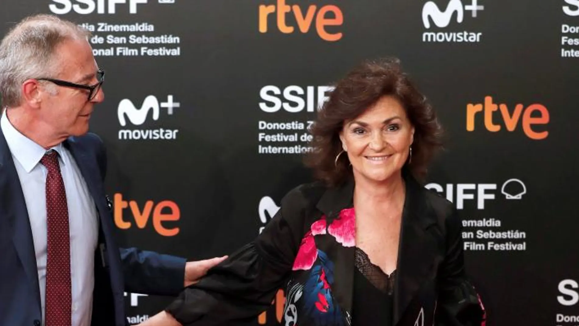 La vicepresidenta del Gobierno, Carmen Calvo, ayer, a su llegada a la 66 edición del Festival de Cine de San Sebastián/ Efe