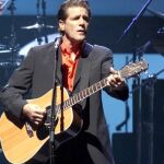 Fotografía del 13 de julio del 2001, muestra una presentación de la banda estadounidense 'The Eagles' con el músico Glenn Frey