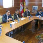 El consejero de Sanidad, Antonio María Sáez Aguado, en una reunión con los sindicatos sanitarios