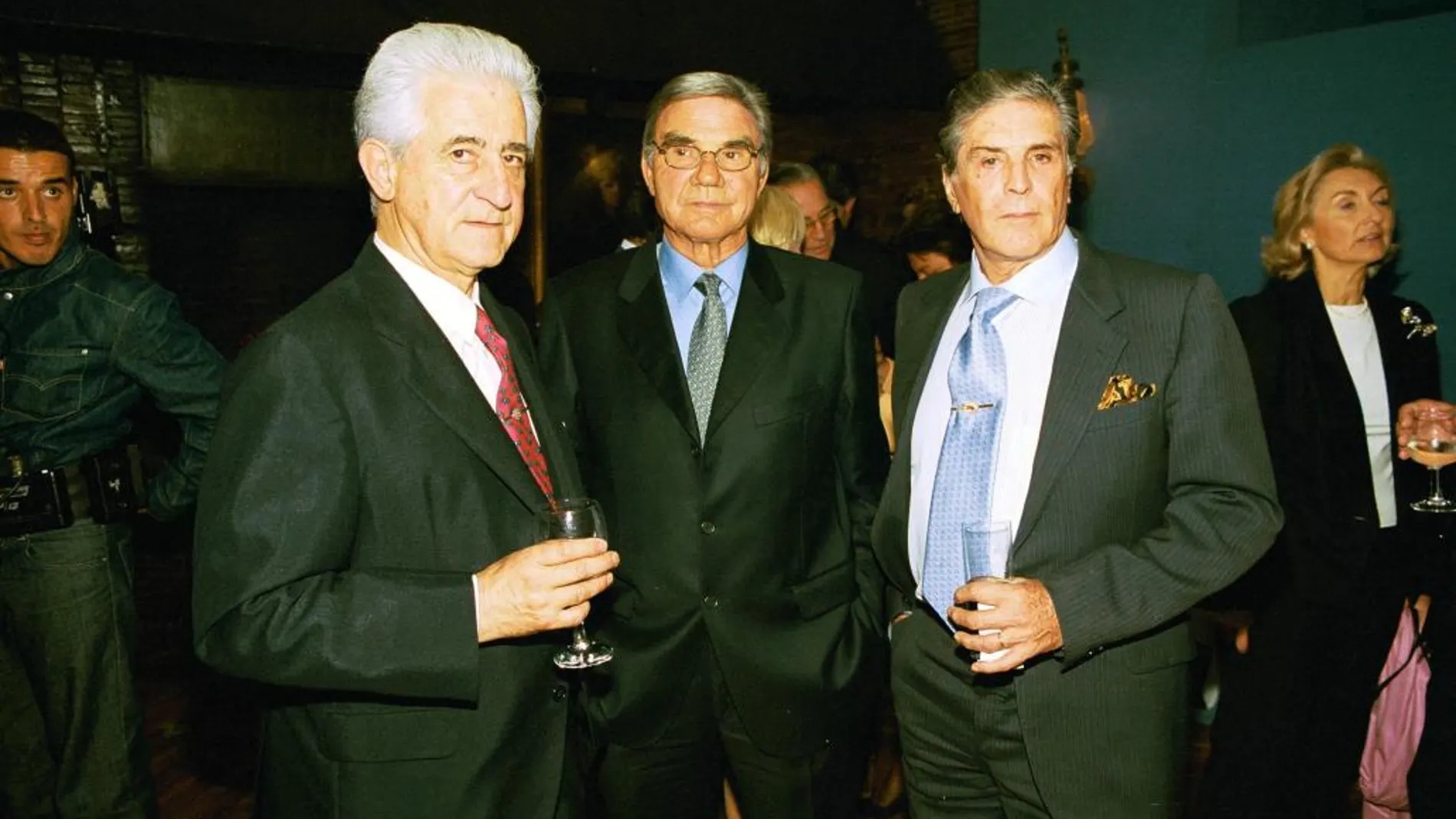 Gregorio Sánchez, en el centro, acompañado de El Viti y Jaime Ostos