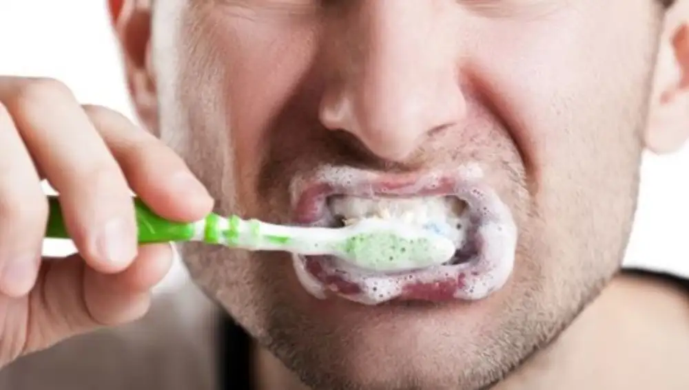 La dentadura de los seres humanos actuales necesitan un cuidado permanente y exhaustivo | Fotografía de archivo