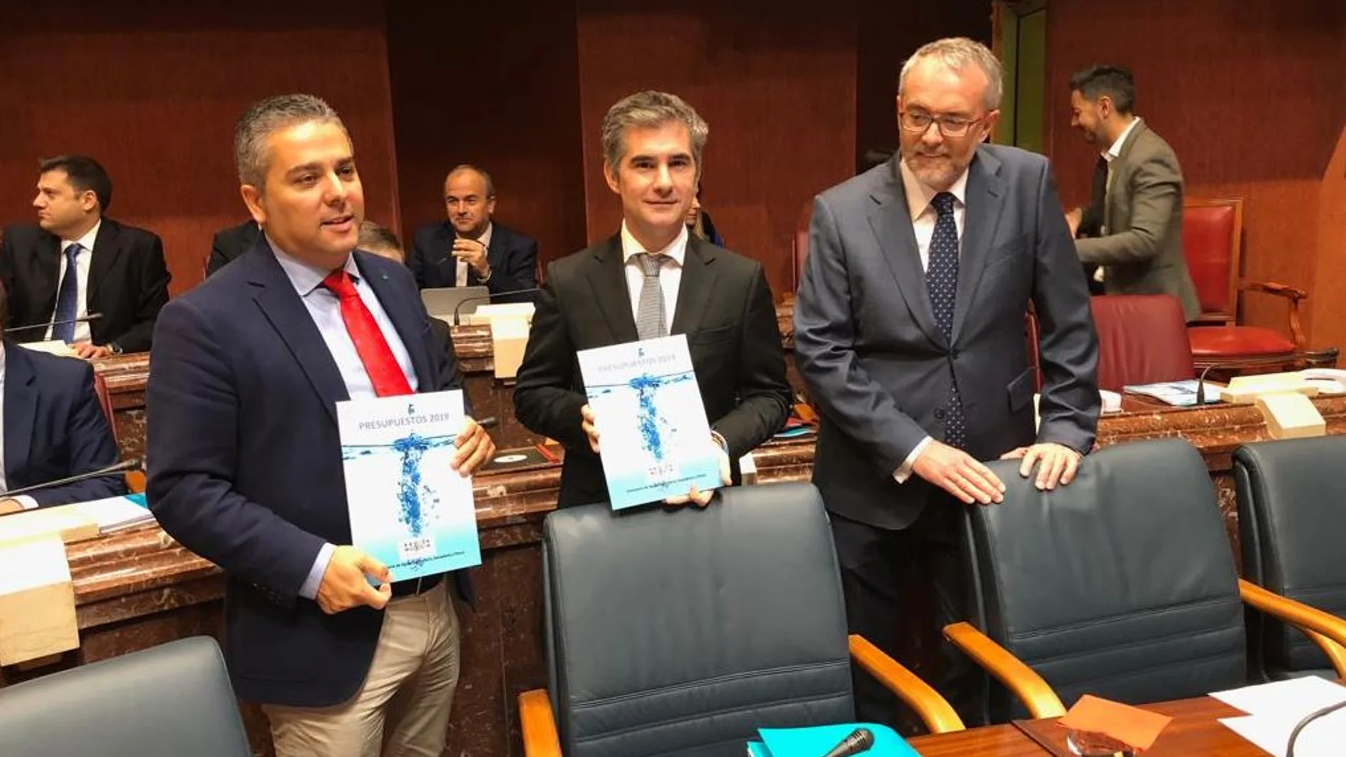 Jesús Cano y Miguel Ángel del Amor, durante la presentación de los Presupuestos de la Consejería de Agua, Agricultura, Ganadería y Pesca