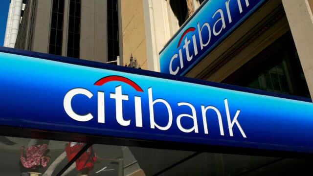 Logo de Citibank en un edificio de San Francisco, California