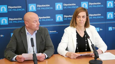 Ángeles Armisén informa de las ayudas en compañía de su vicepresidente y diputado económico, Luis Calderón