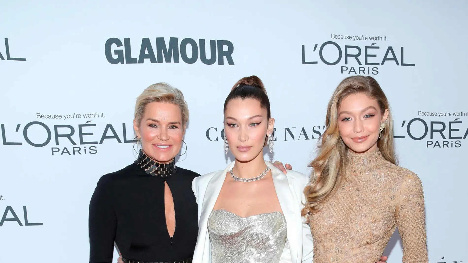 Yolanda Hadid con sus dos hijas, las modelos Gigi y Bella
