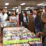 Barco por fuera, biblioteca por dentro