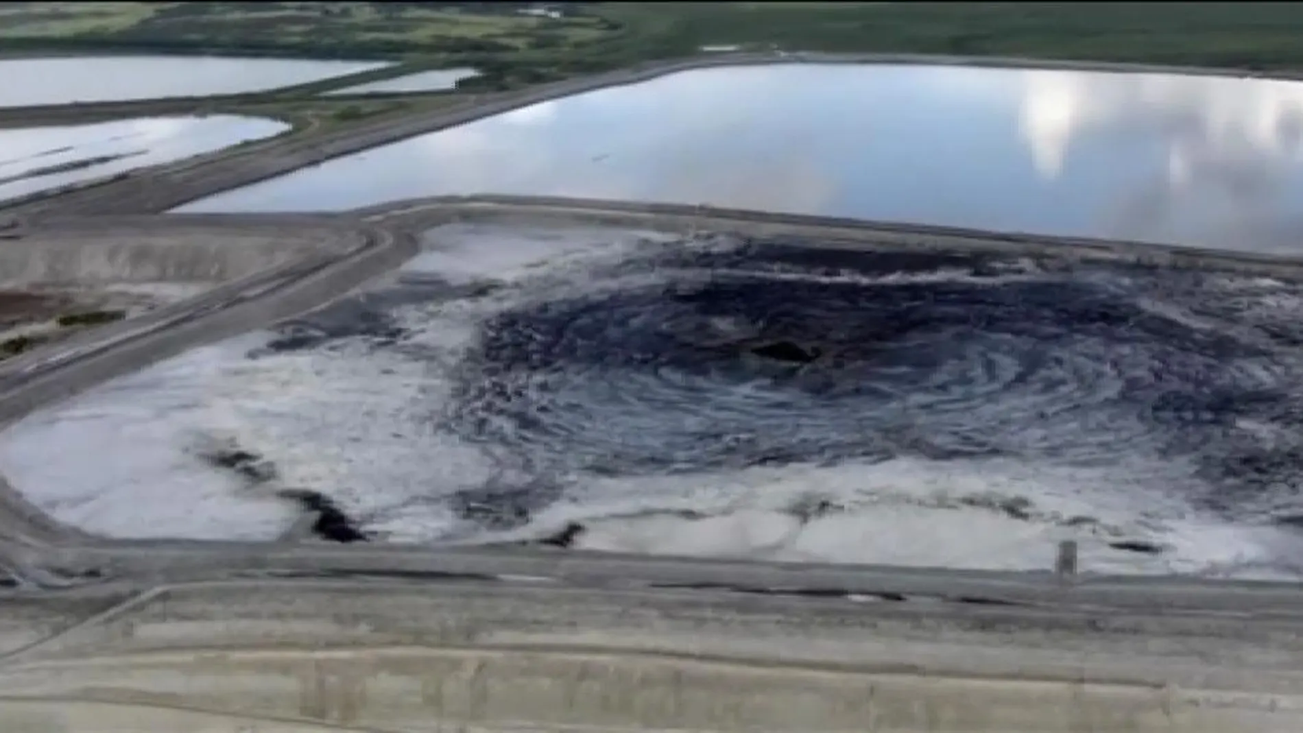 El socavón de casi 14 metros de diámetro que está contaminando el agua de Florida