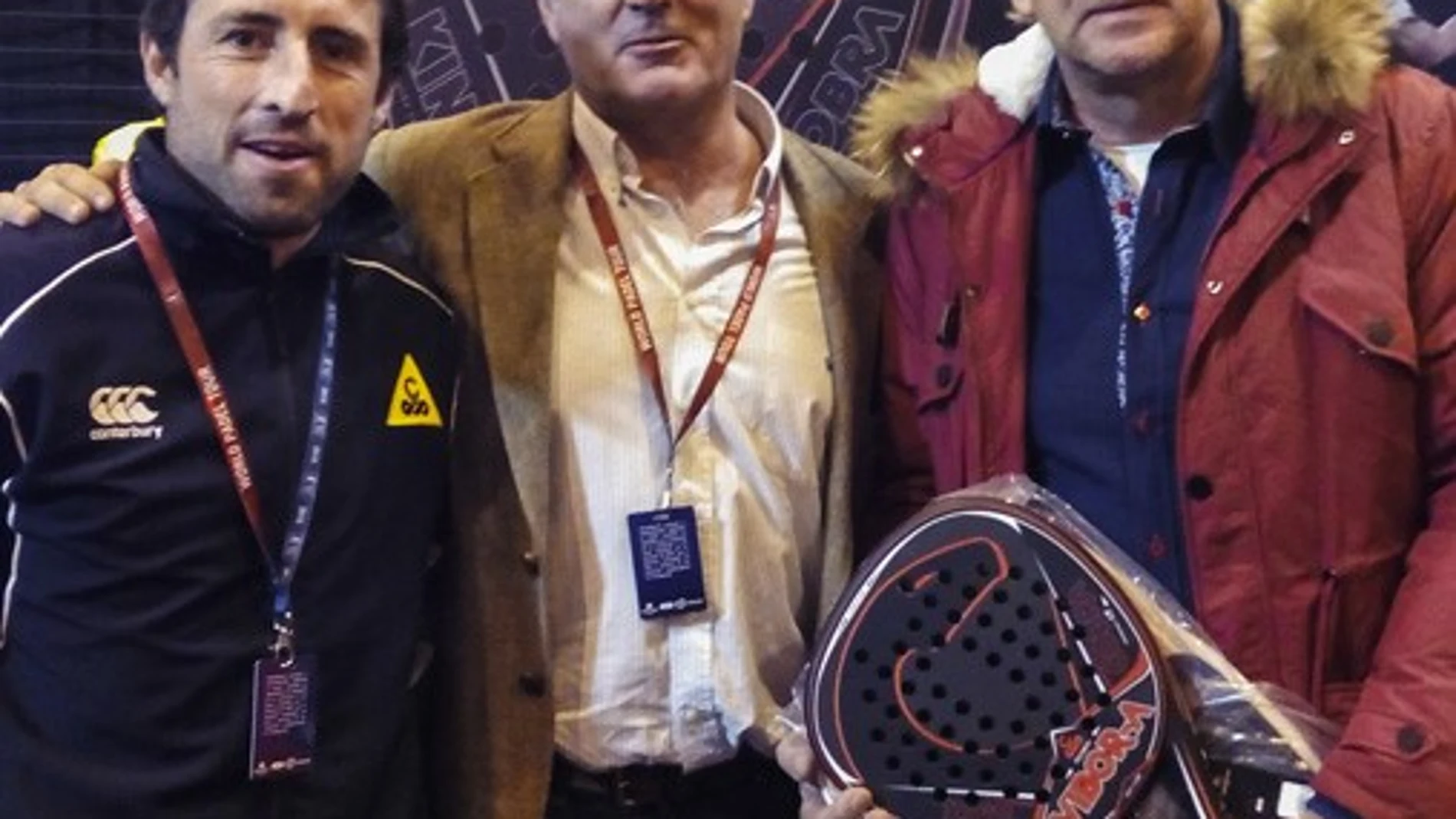 Maxi Grabiel, con el responsable de Vibor-A y Bernd Schuster