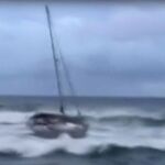 Espectacular rescate de los tripulantes de un velero